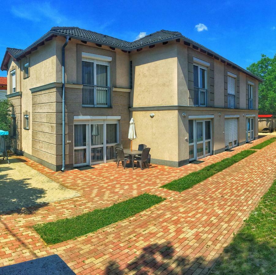 Iris Vendégház Hajduszoboszlo Exterior foto